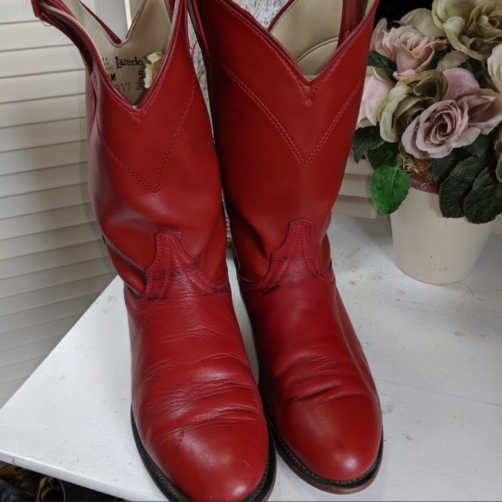 8.5 distressed Laredo boots